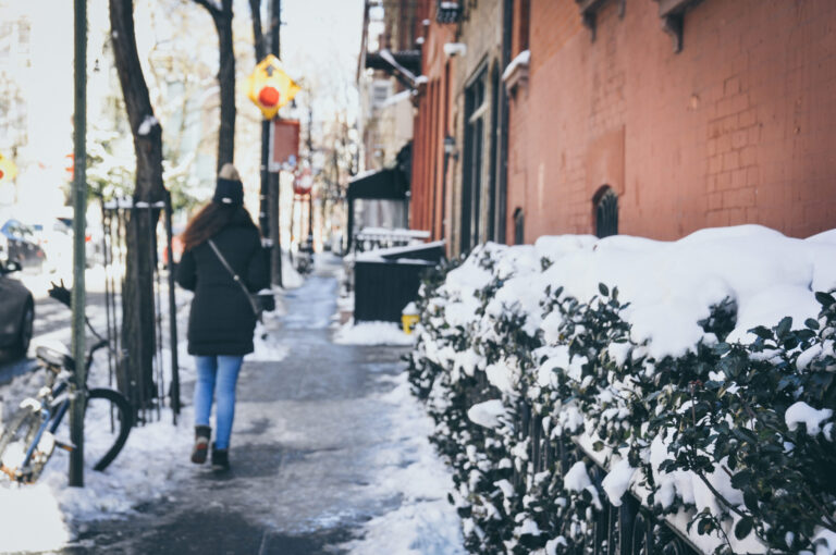 Simple-ways-to-keep-side-walks-snow-free