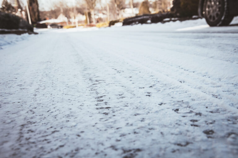 How-to-Melt-Ice-on-Concrete-When-the-Concrete-is-New
