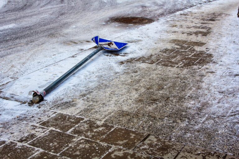 How-To-Melt-Ice-On-Concrete-Steps-And-Driveway-2