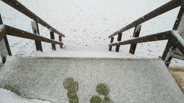 How-To-Use-Ice-Melt-On-Concrete-Steps-Inside