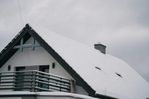 Can-Rubber-Roofing-Be-Treated-With-Ice-Melt-1