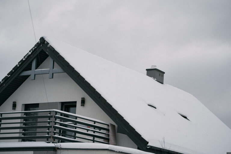 Can-Rubber-Roofing-Be-Treated-With-Ice-Melt-1