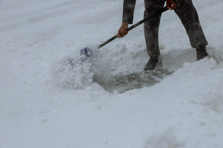 Safe-Thaw-vs-Snow-Melt-Mat-for-Driveways
