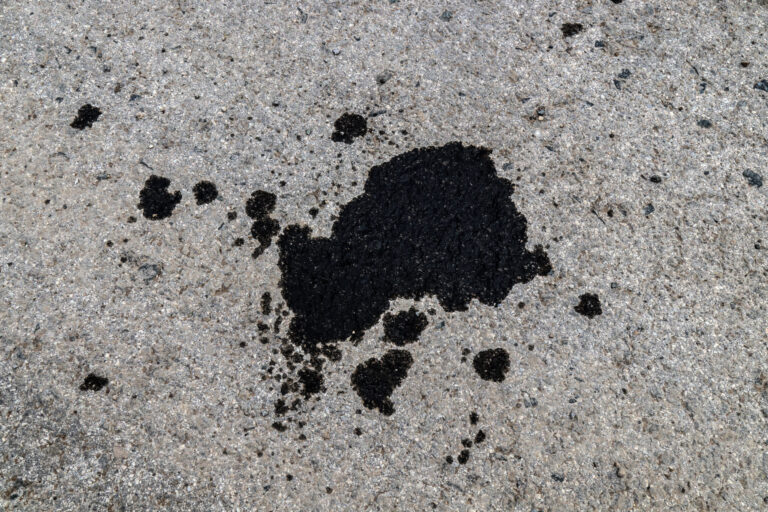 5-Quick-Ways-to-Clean-Oil-from-Concrete