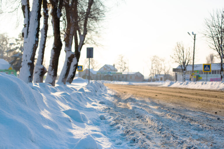 How-Salt-Interacts-With-Snow-And-Safe-Thaws-Superiority