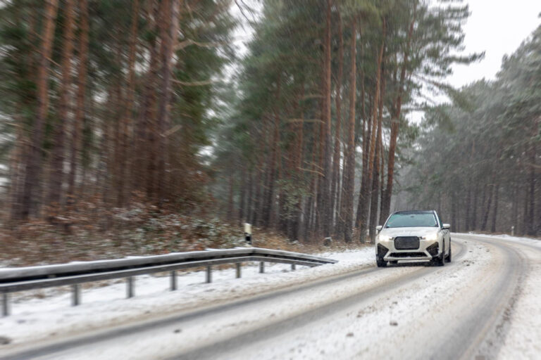 Concrete-Vs-Asphalt-Driveways-