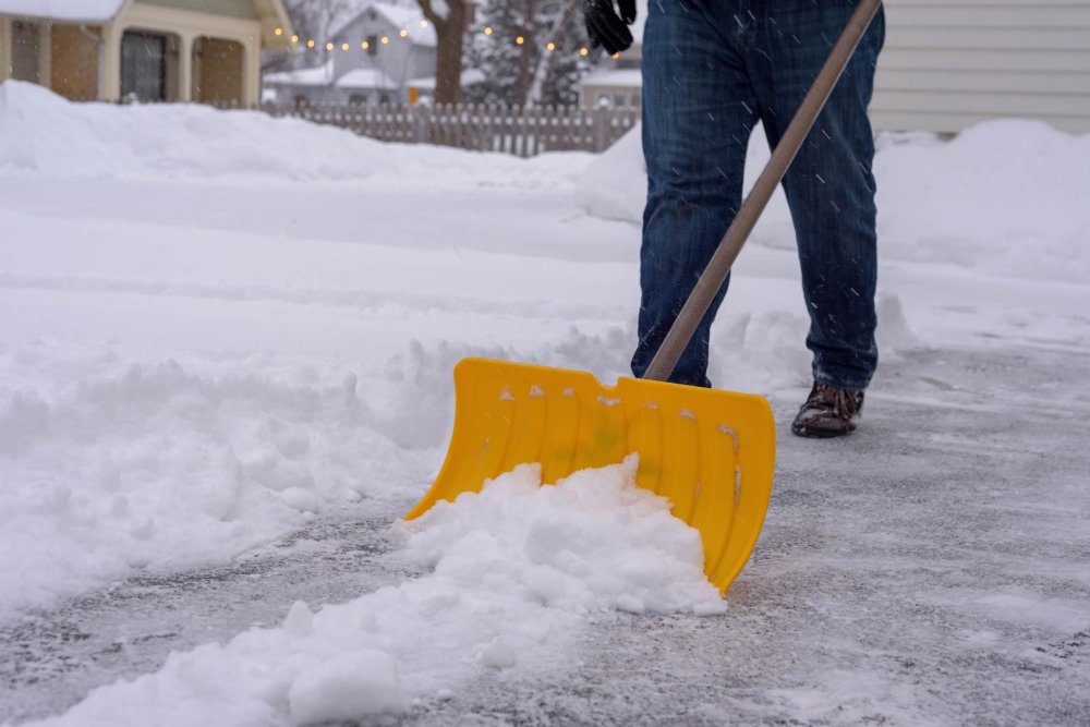 5 Best Ice Melts Safe For Concrete Driveways