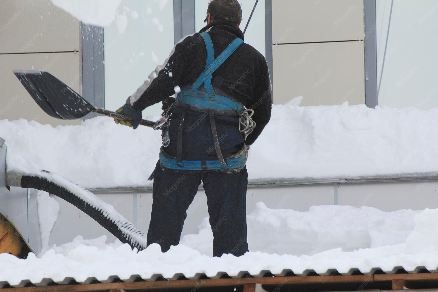 5 Ice Melting Mistakes That Are Damaging Your Roof Top